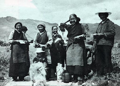 A group of Tibetan women near Lhasa receive Christian literature.