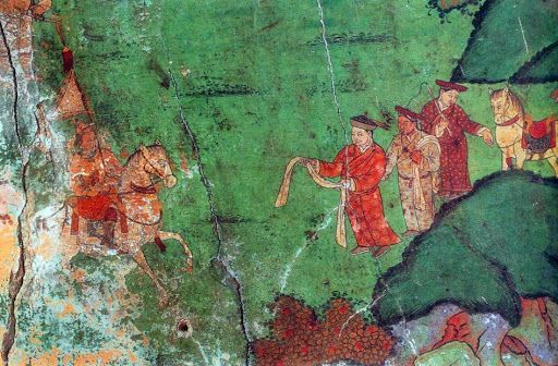 一幅显示藏族官员向坐在马上的元朝战士献礼物的壁画，大概是在马可波罗时期。