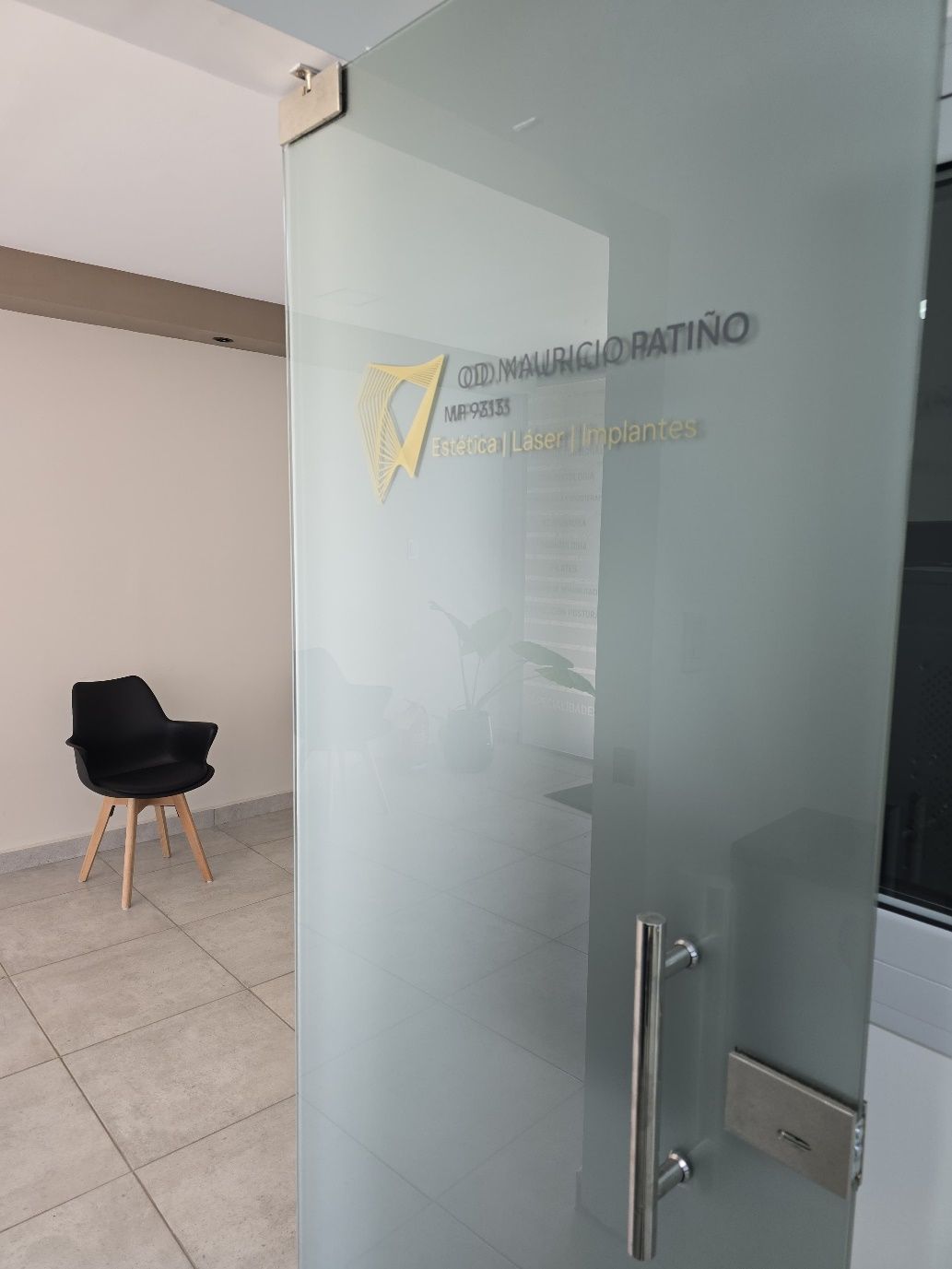 Odontólogo Mauricio Patiño