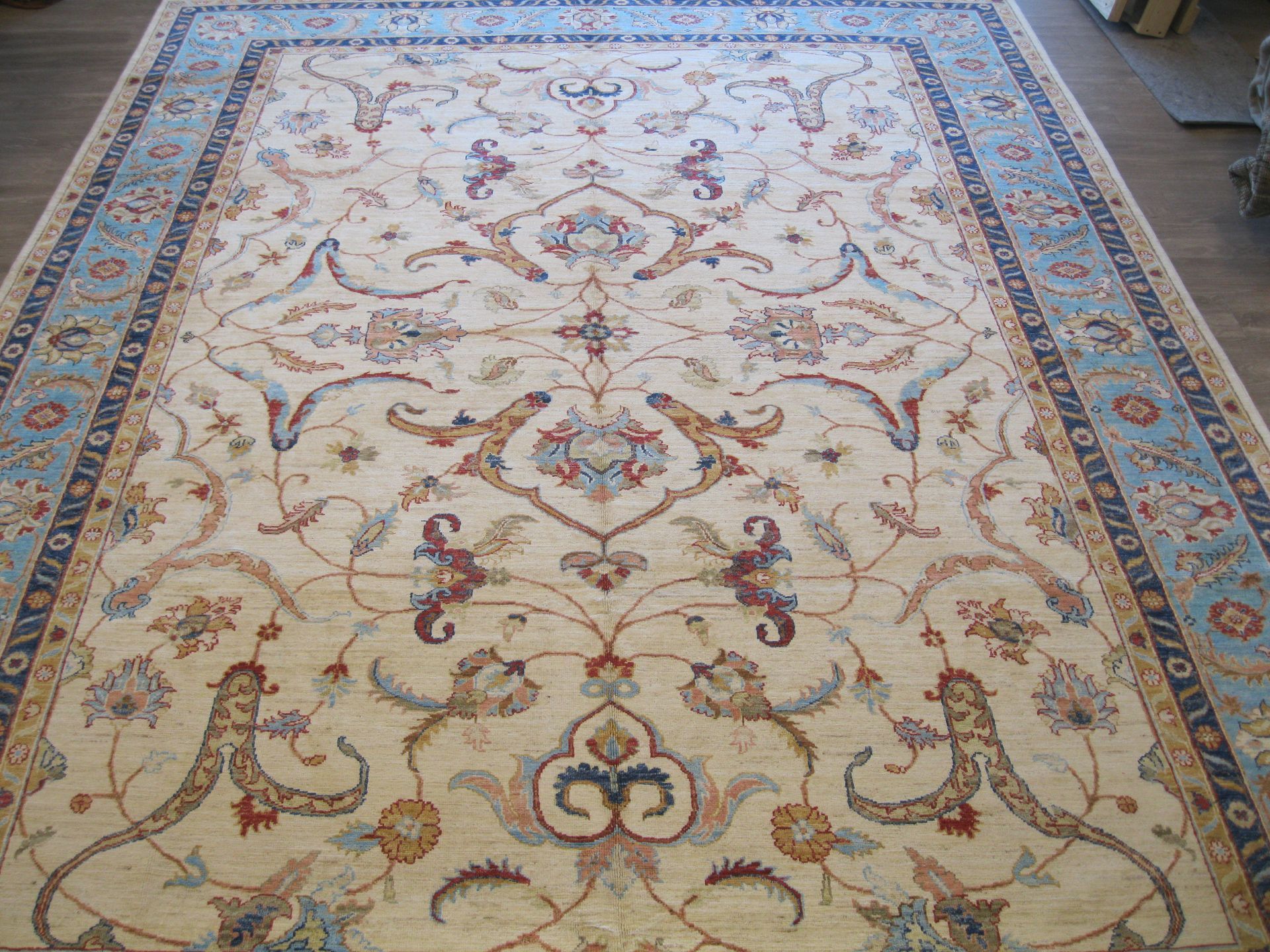 A rug with a floral pattern and a blue border