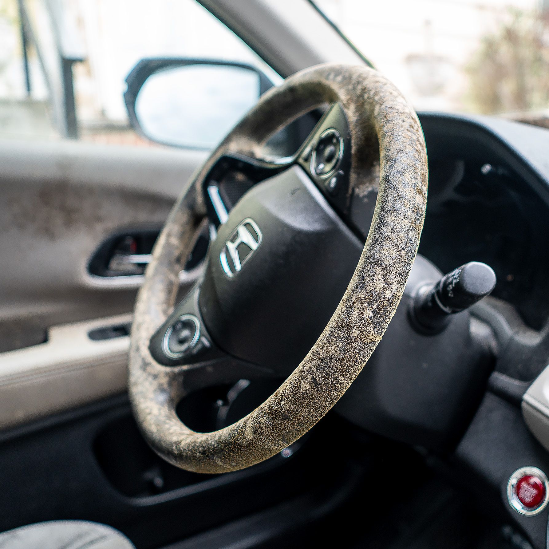 A dirty steering wheel in a honda car