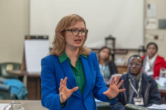 International coach, facilitator and trainer, Kate Faragher giving a session at Westminster to officials from Commonwealth countries