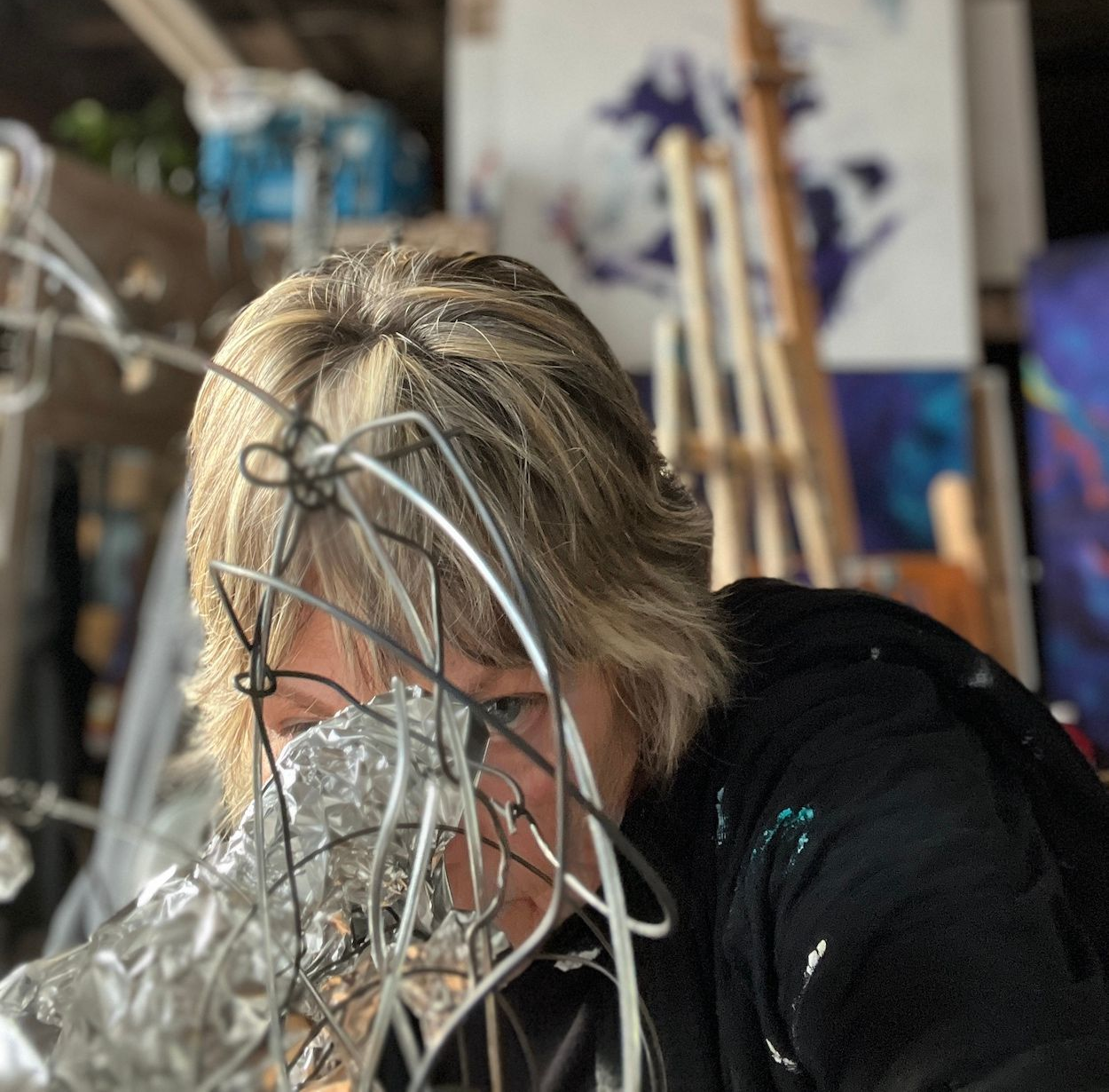 karen klucowicz working on sculpture instudio