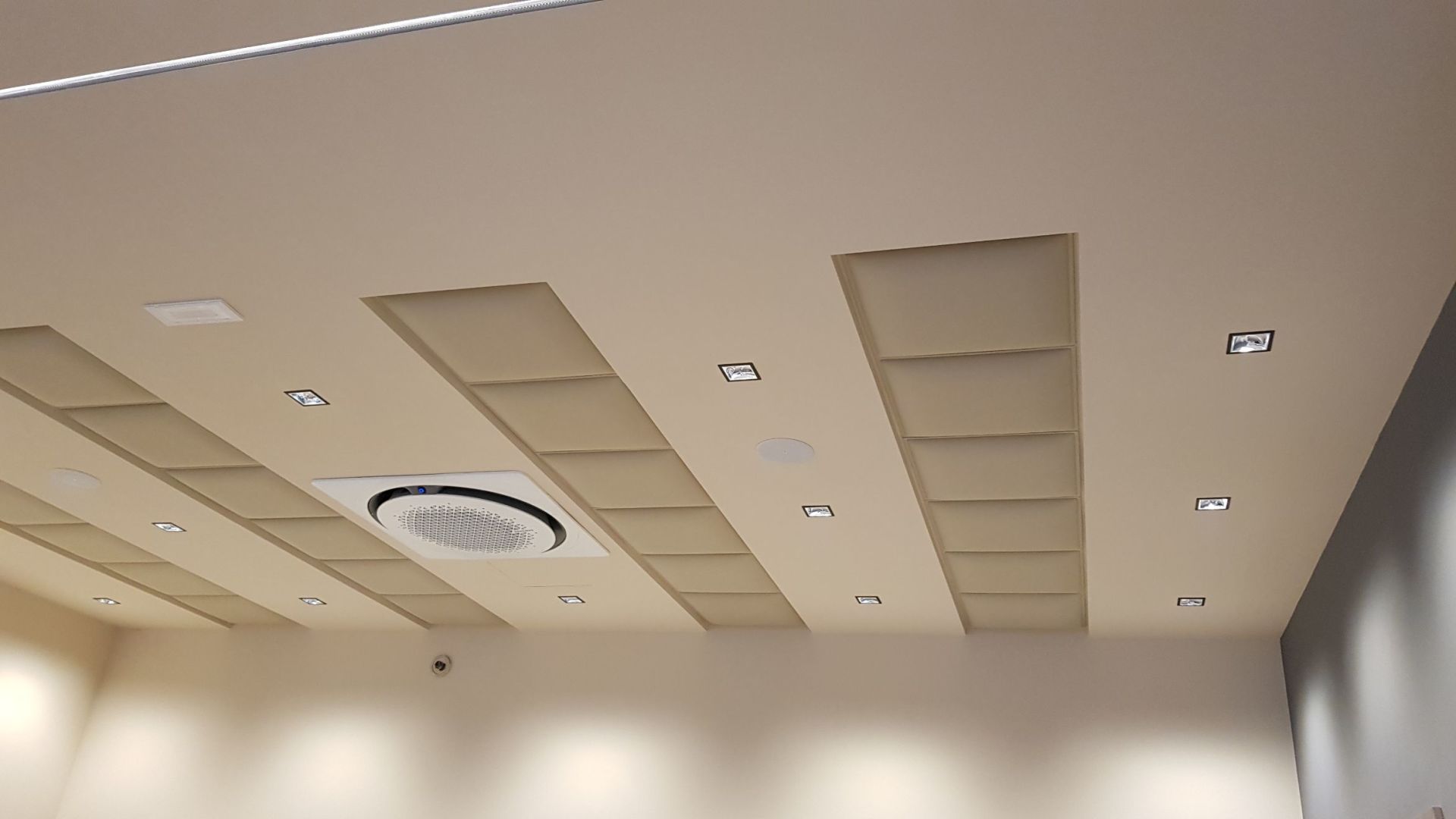 progettazione di interni e soffitti