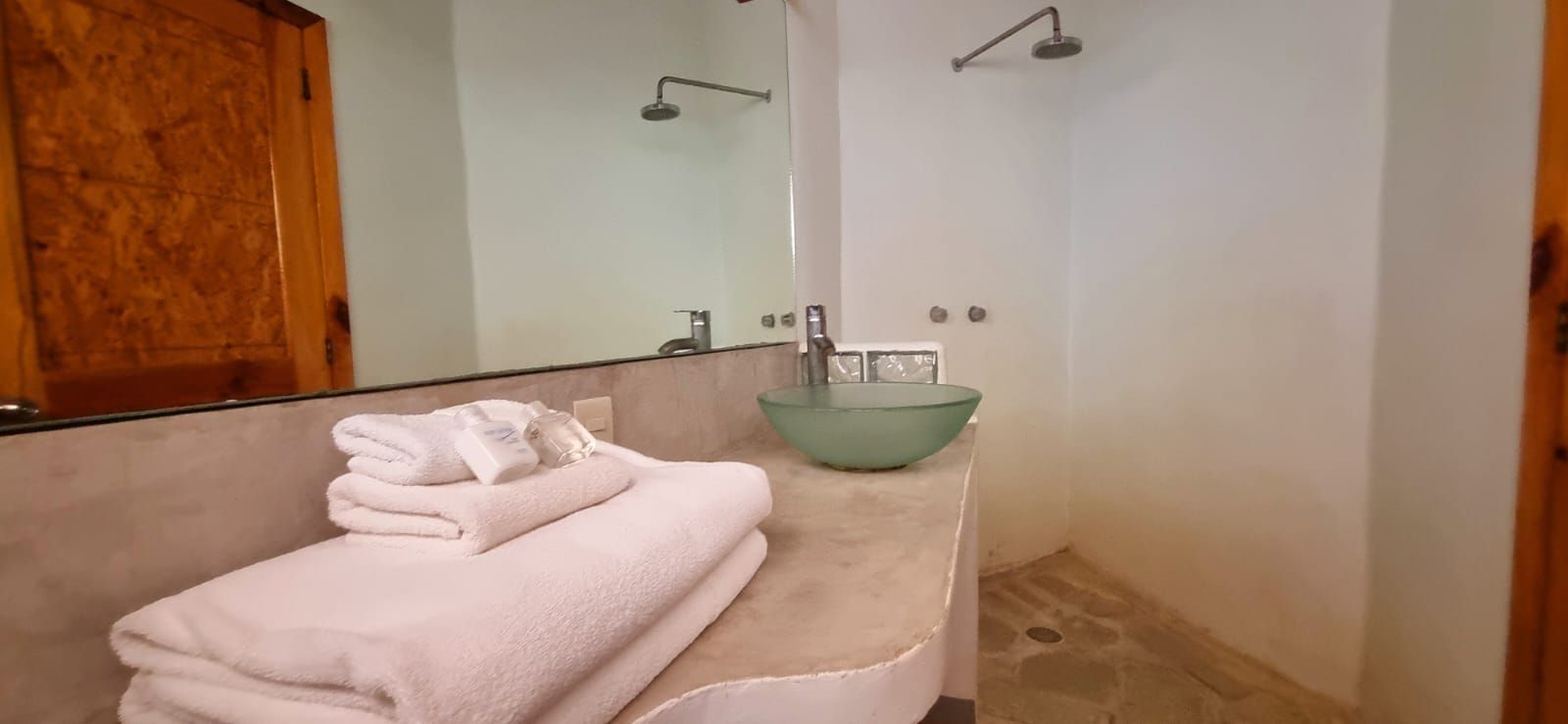 Baño privado con agua caliente en Posada del Arquitecto