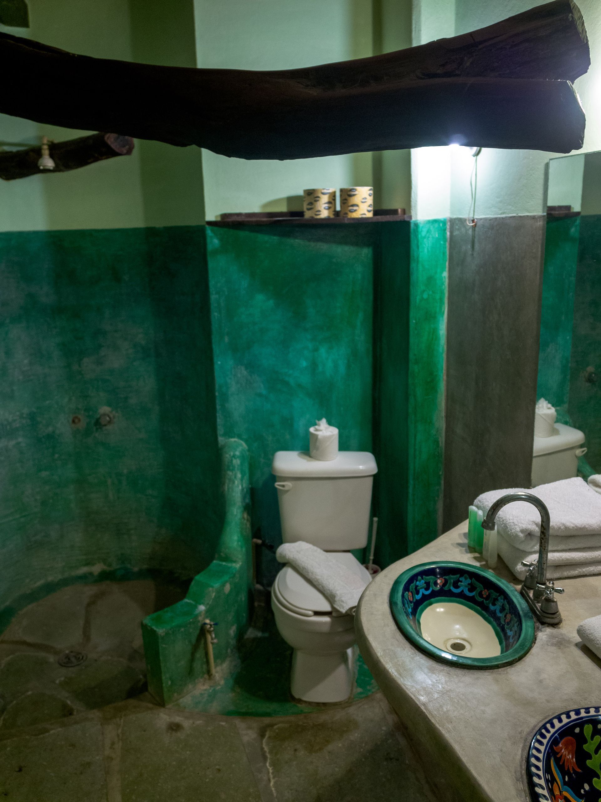 Baño rústico en posada del arquitecto en mazunte, oaxaca