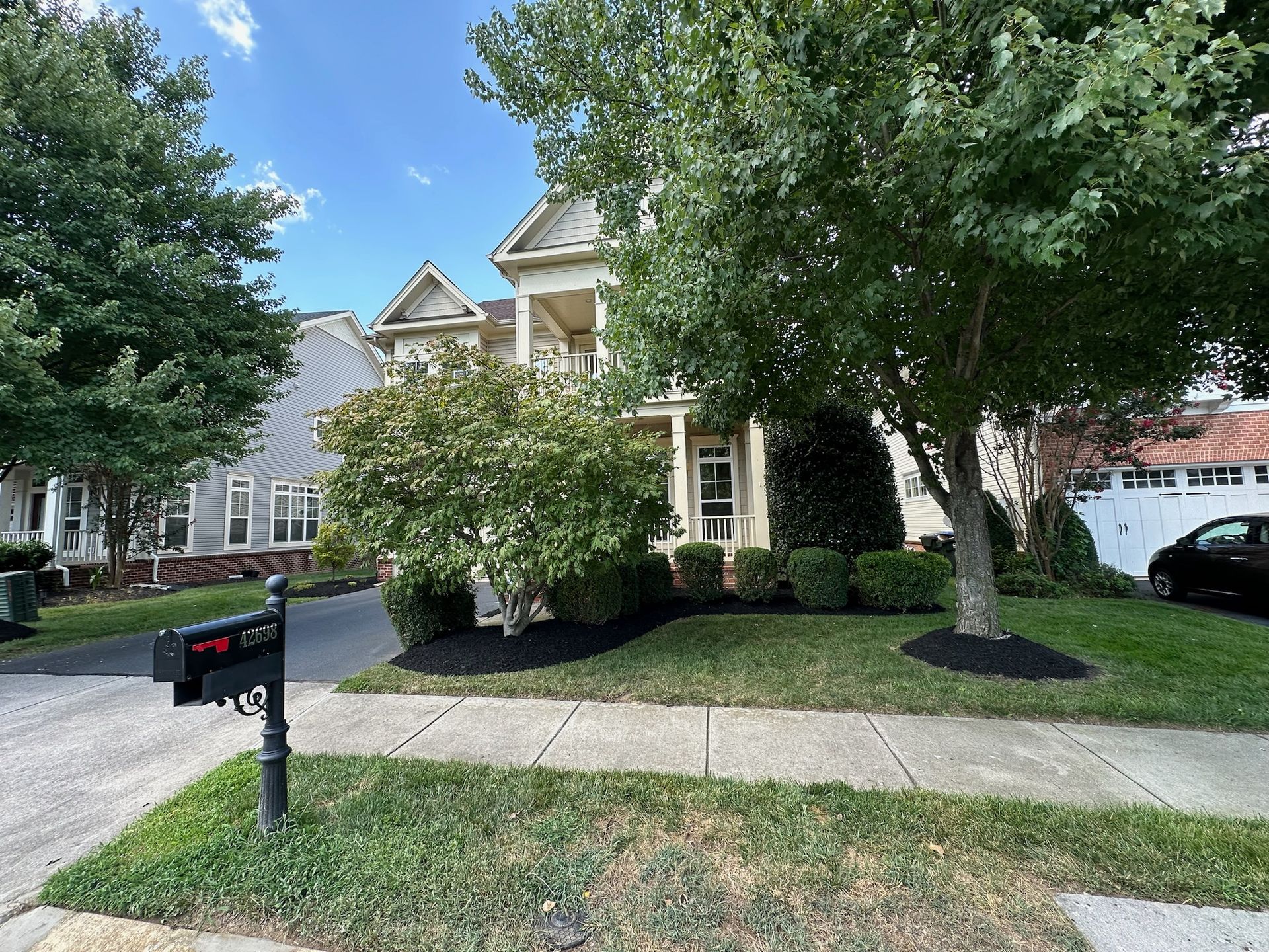 A large house with a mailbox in front of it