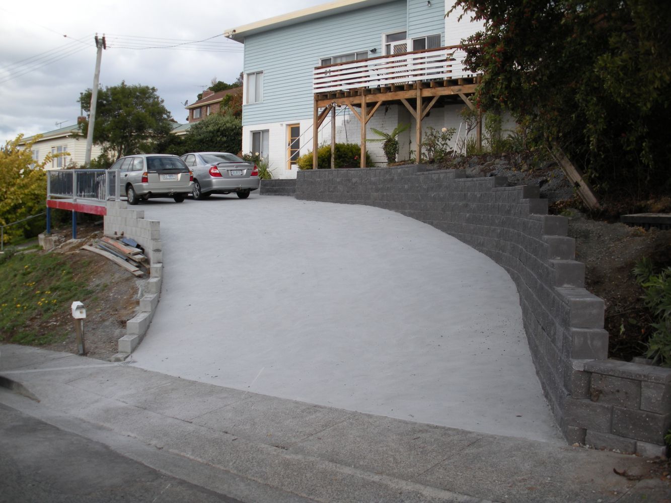 Down Way Path Retaining Wall — Tasmania — Concrete Concepts Tasmania Pty Ltd