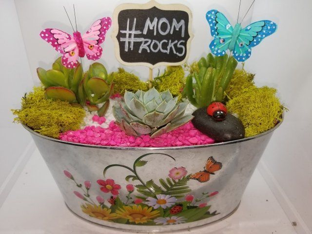 a planter with a sign that says mom rocks