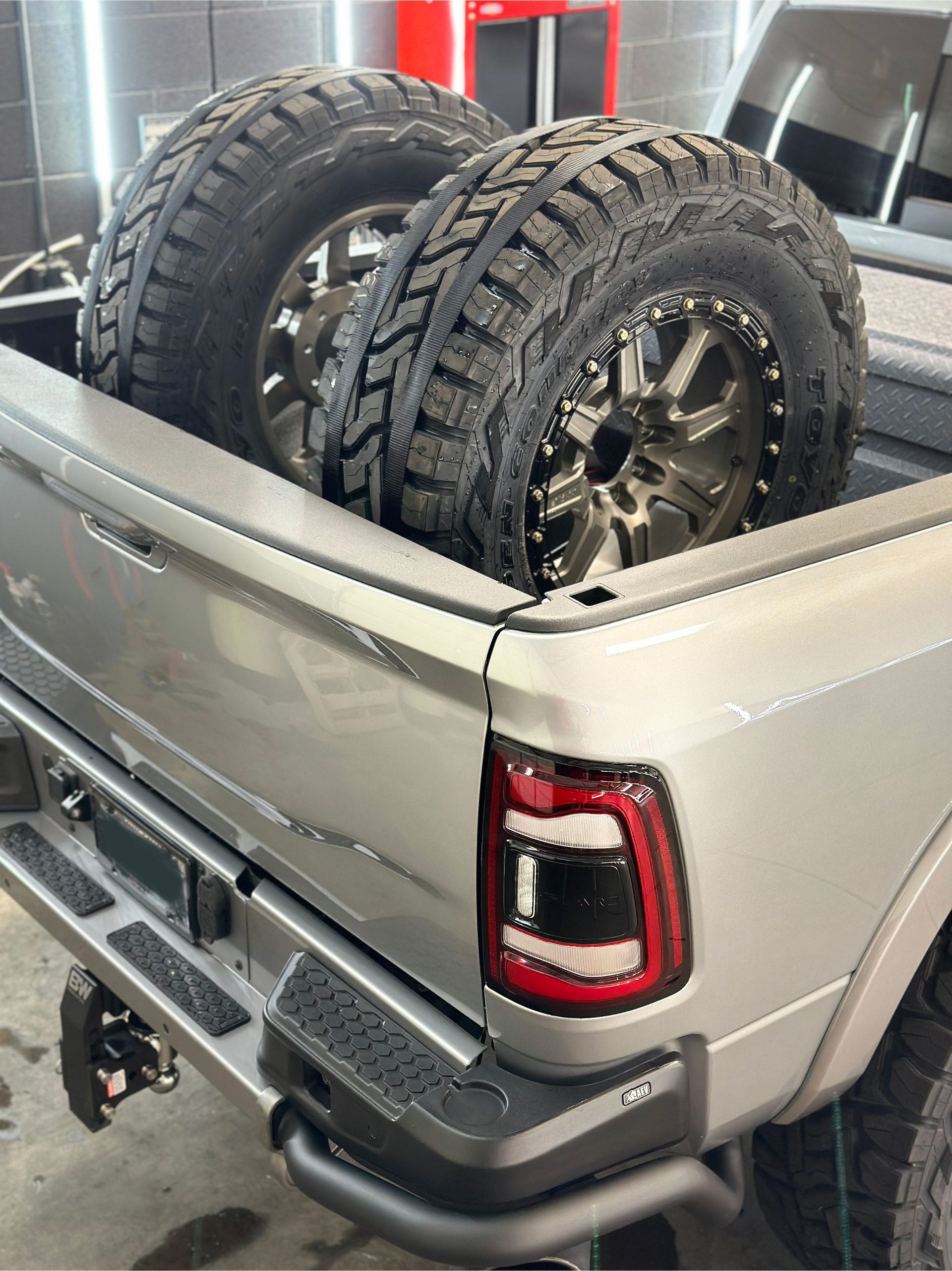 Gray Trunk with tires | Impeccable Detail