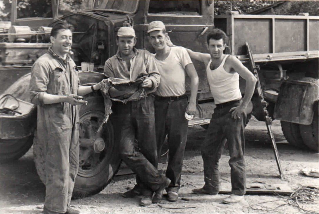 Foto storica di un team di una ditta edile