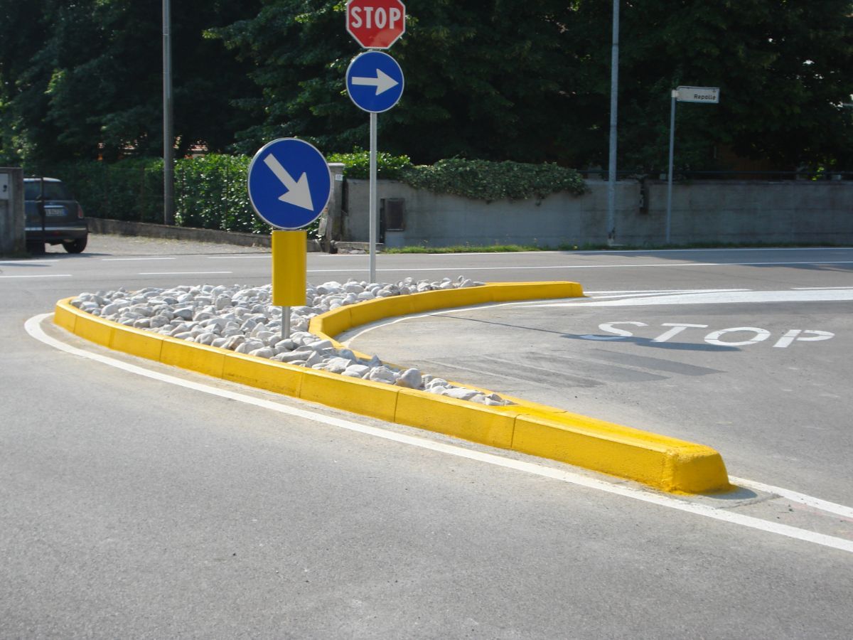 realizzazione di isole del traffico