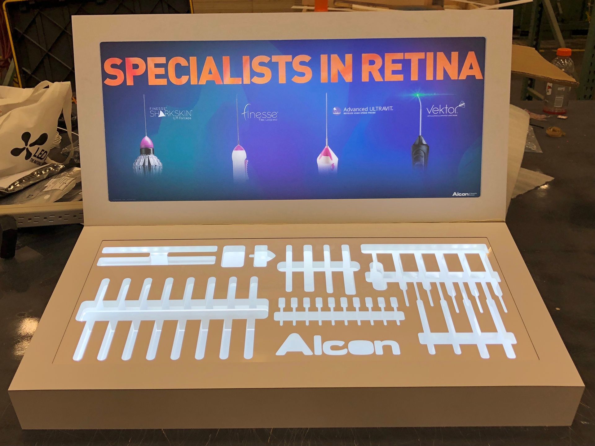 A sign that says specialists in retina on it
