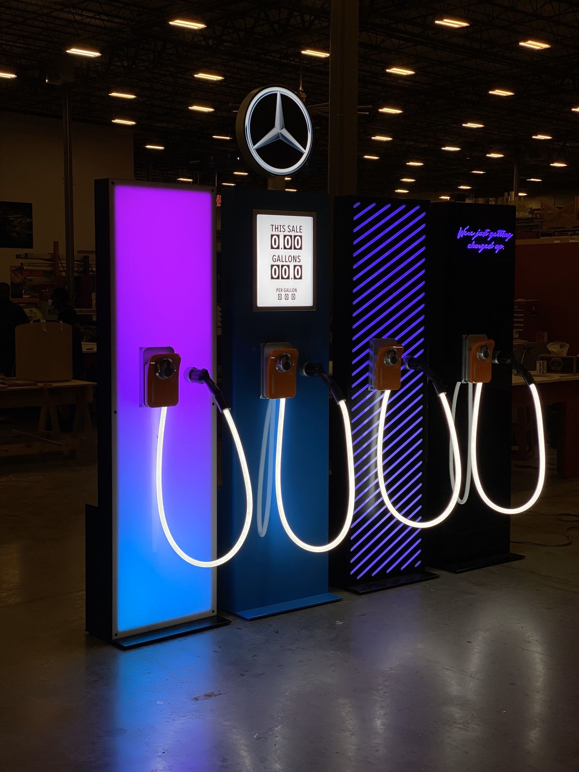 A sign that says ' mercedes benz ' on it