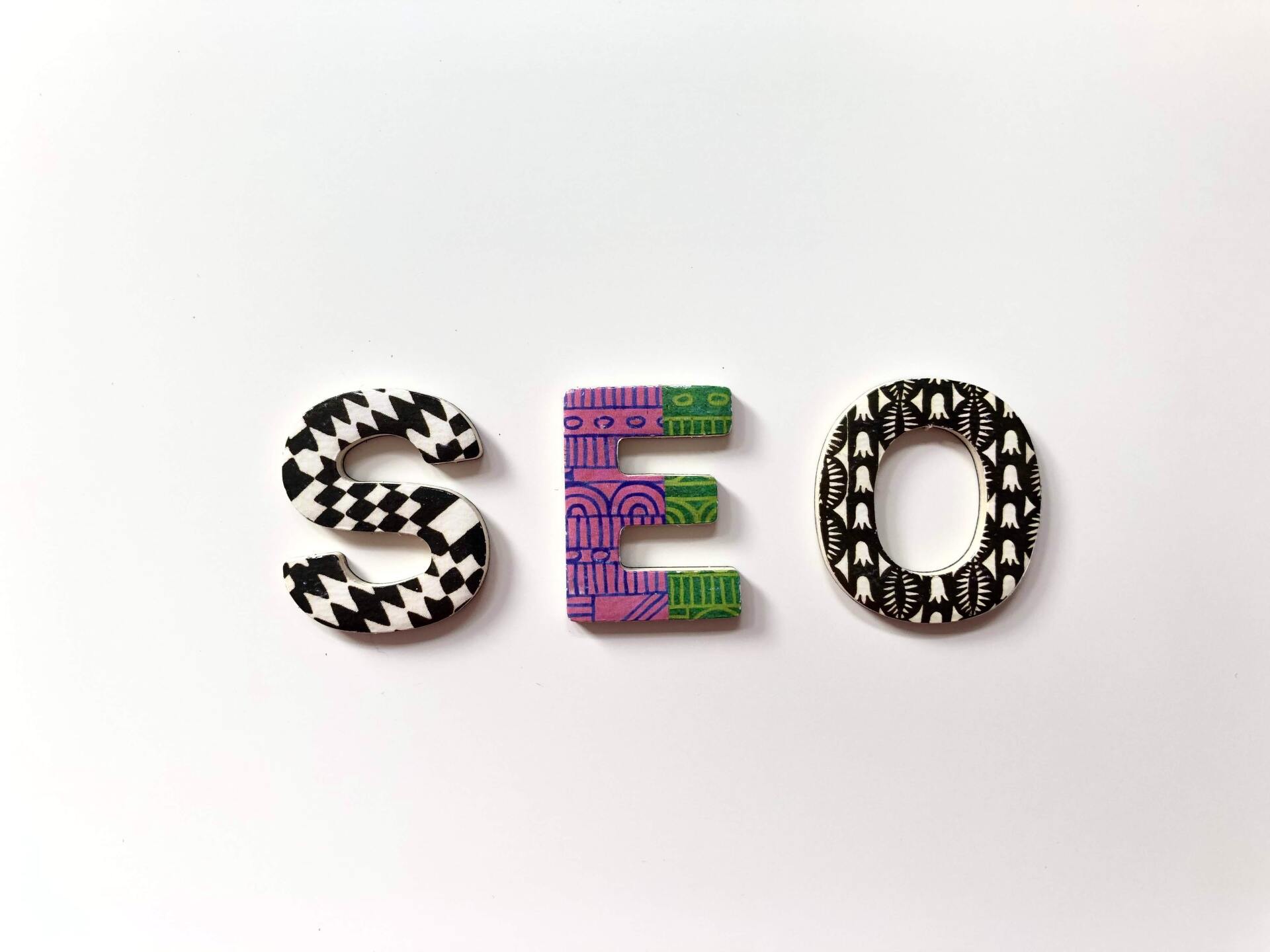 The word seo is written in colorful letters on a white background.