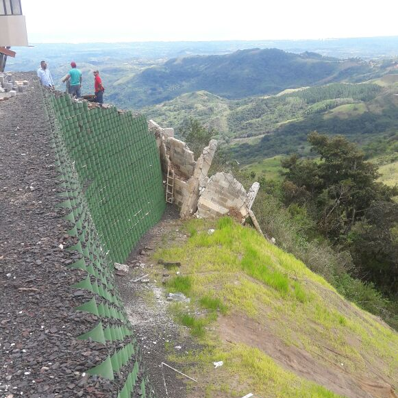 MURO DE GEOCELDAS PARA MUROS EN CASAS