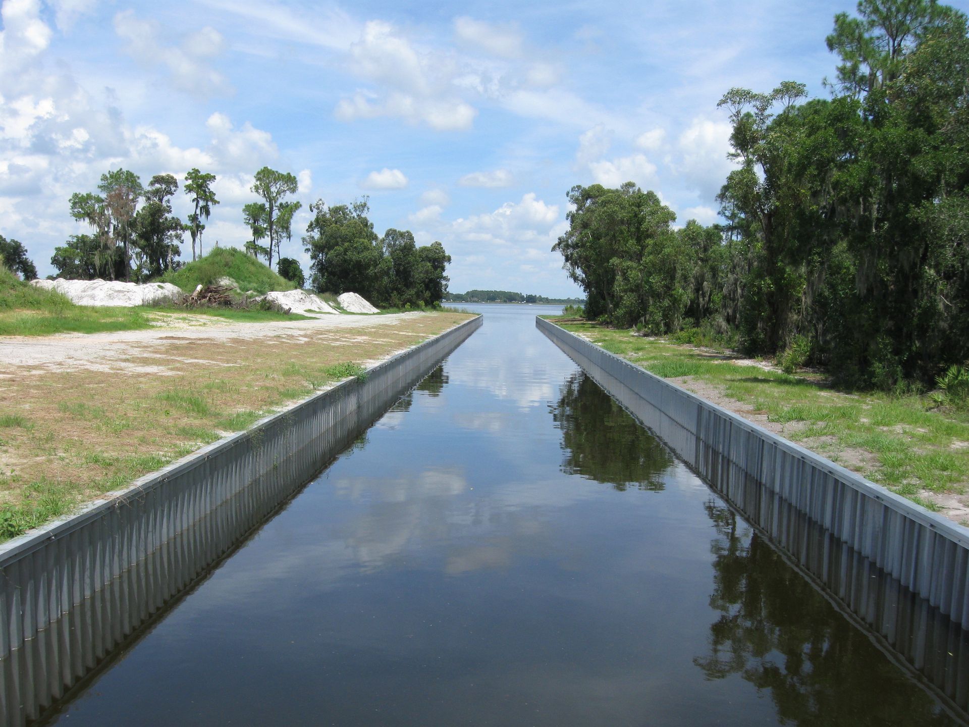 Canales con Geoceldas
