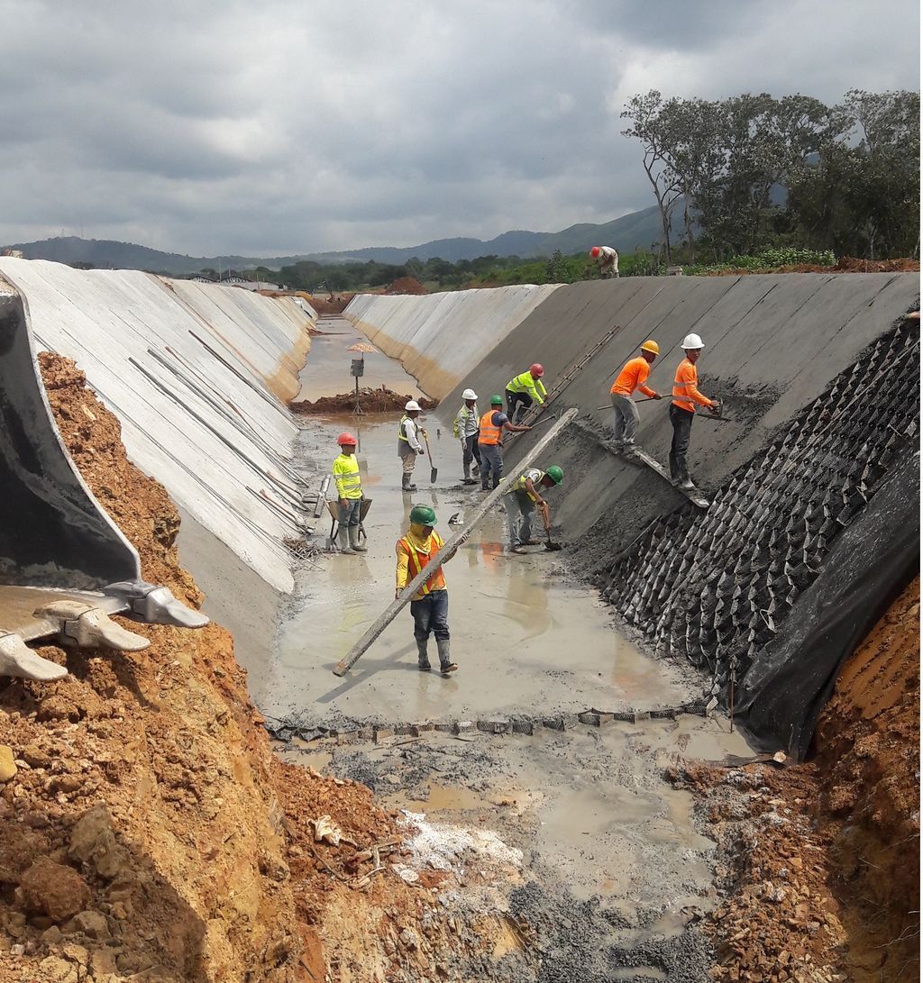 Canales con Geomembrana