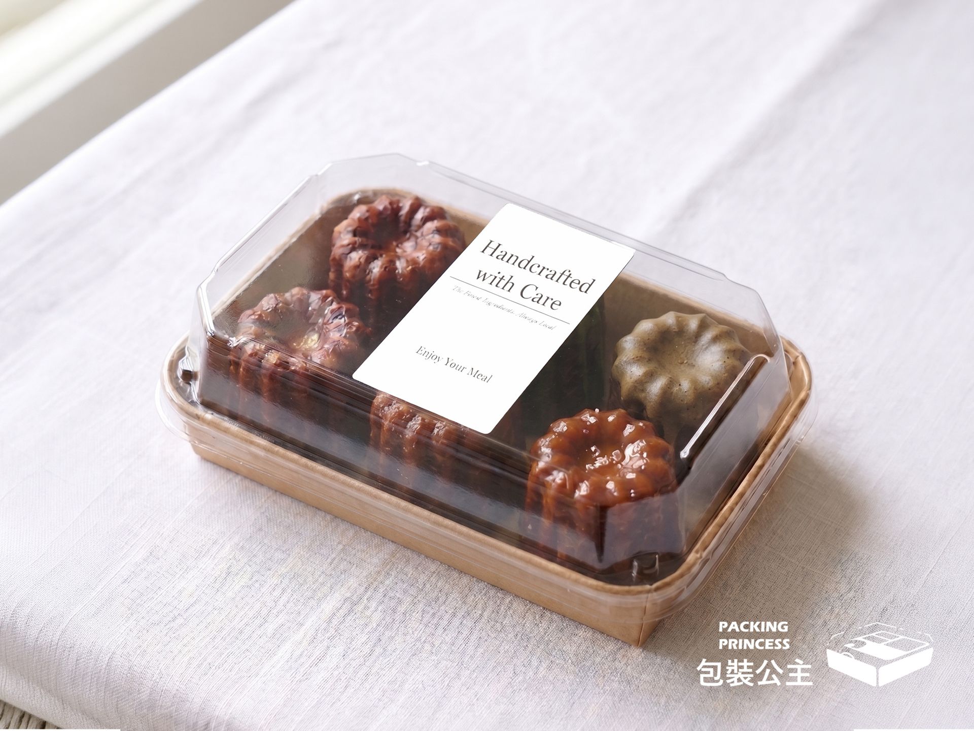 【小島拾光】牛皮餐盒四件套組，盛裝法式泡芙於草地野餐情境，精緻外帶包裝