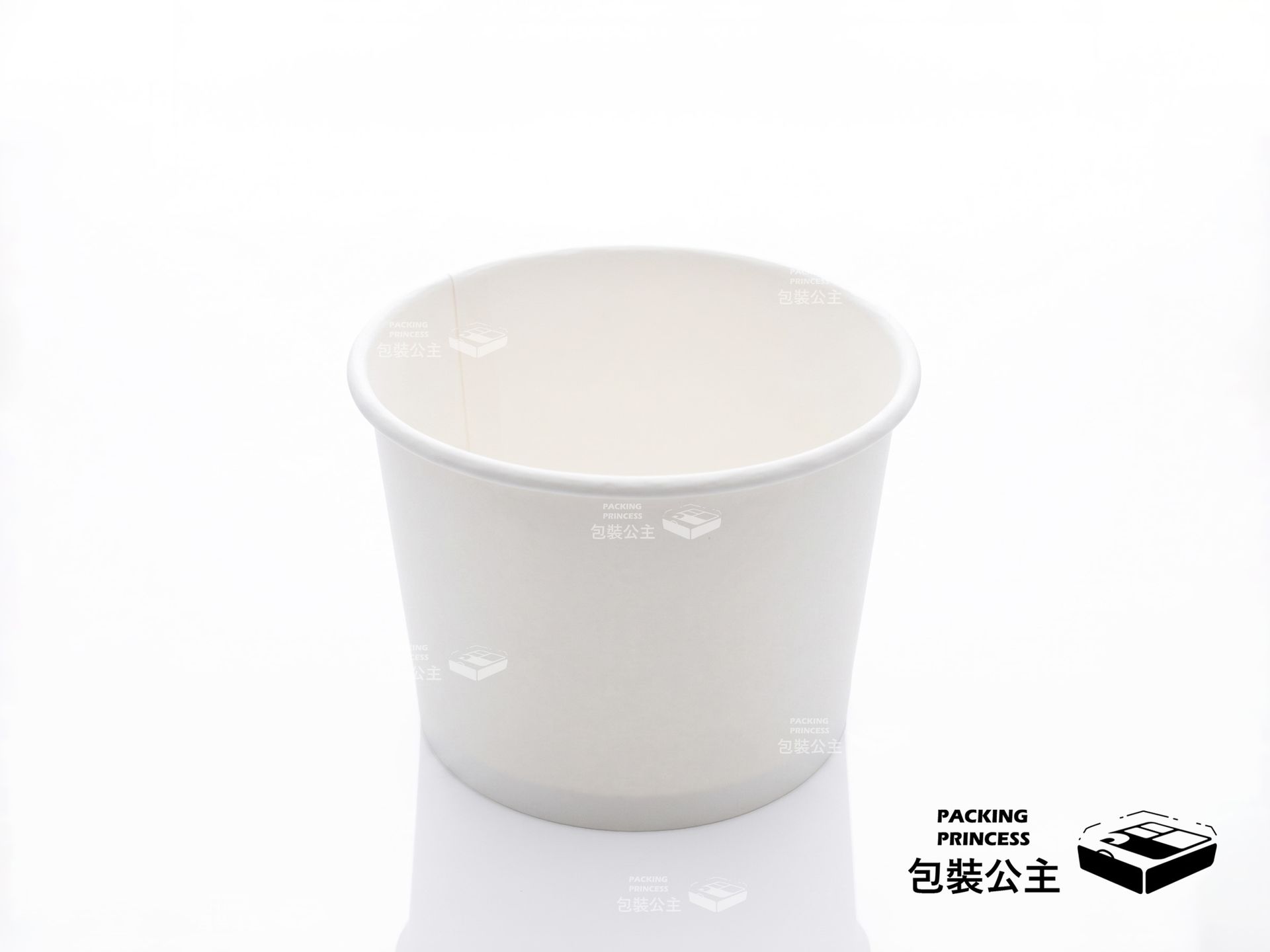520cc 白色無印刷紙湯杯：經典白色設計，適合盛裝外帶湯品、粥品，加厚紙質防油耐熱，搭配 PP 安全杯蓋，外送不滲漏