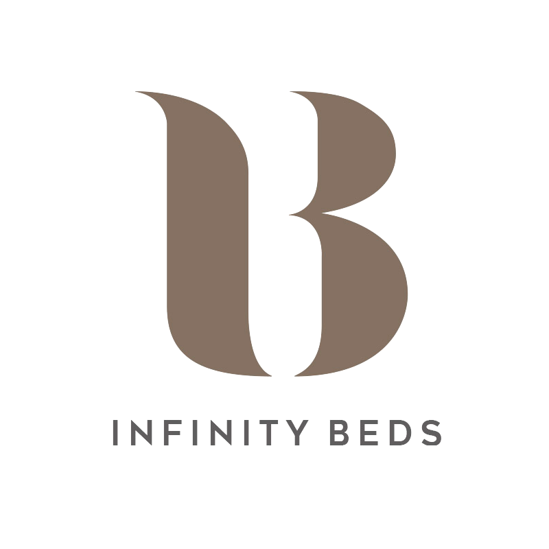 Il logo dei letti Infinity è una lettera b marrone su sfondo bianco.