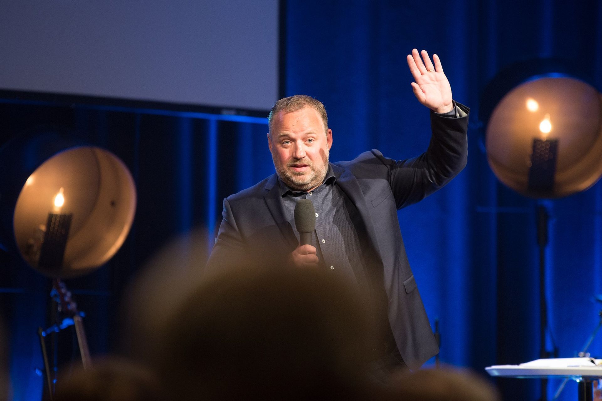 Pål Pedersen gir foredrag som tenner et salgsteam.