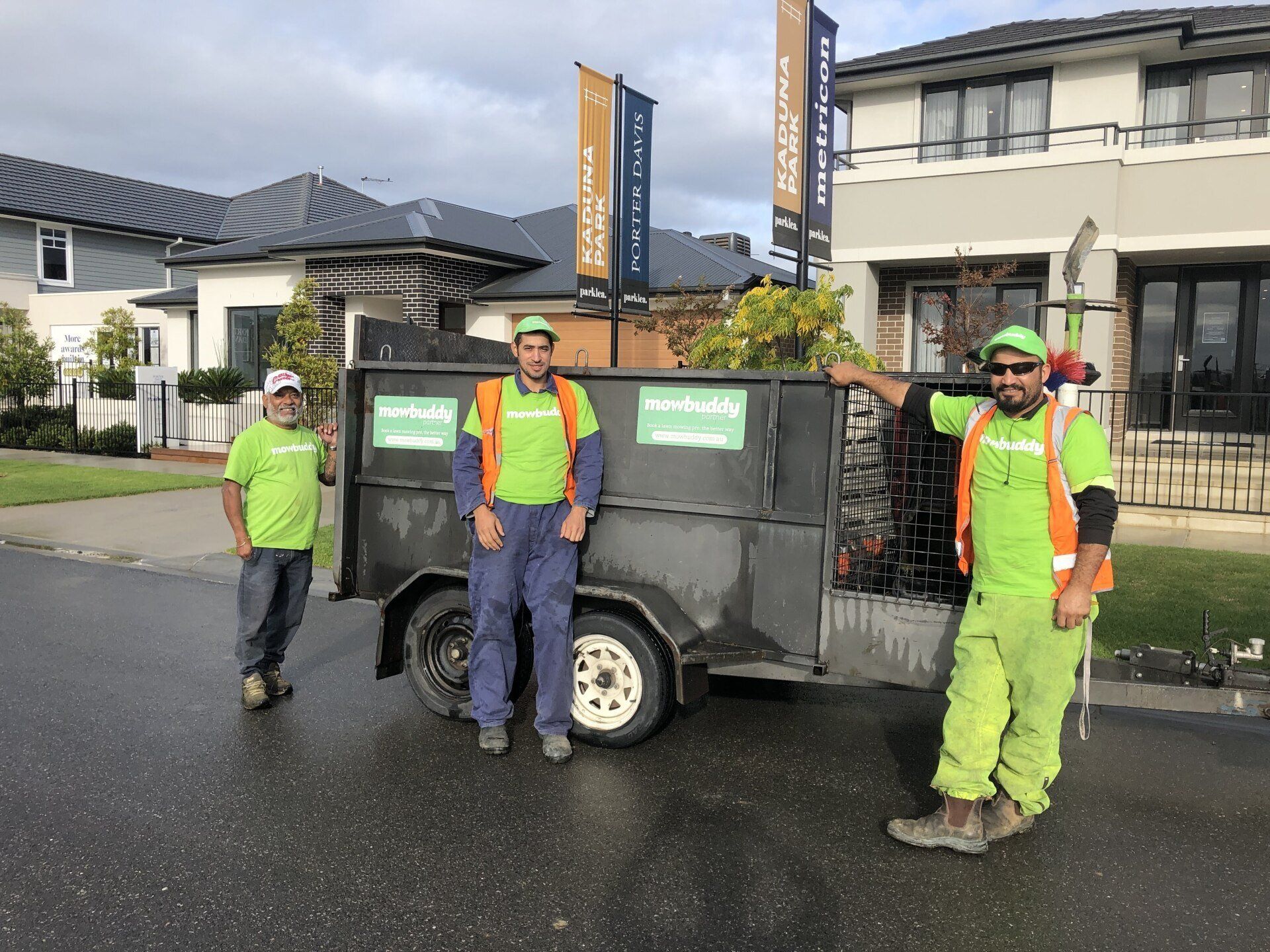 Mowbuddy Walid and his crew standing in front of the trailer