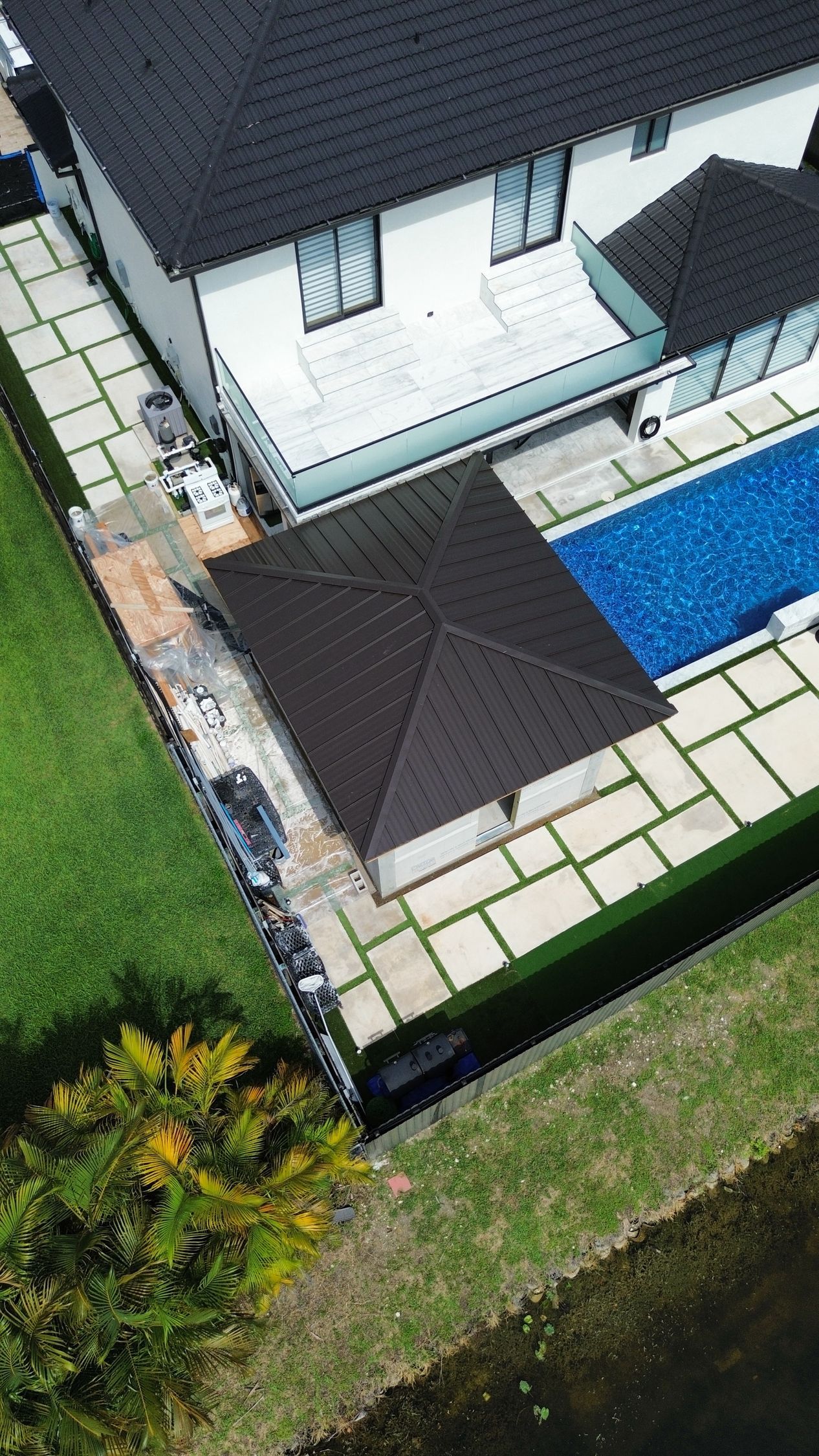 An aerial view of a house with a swimming pool.