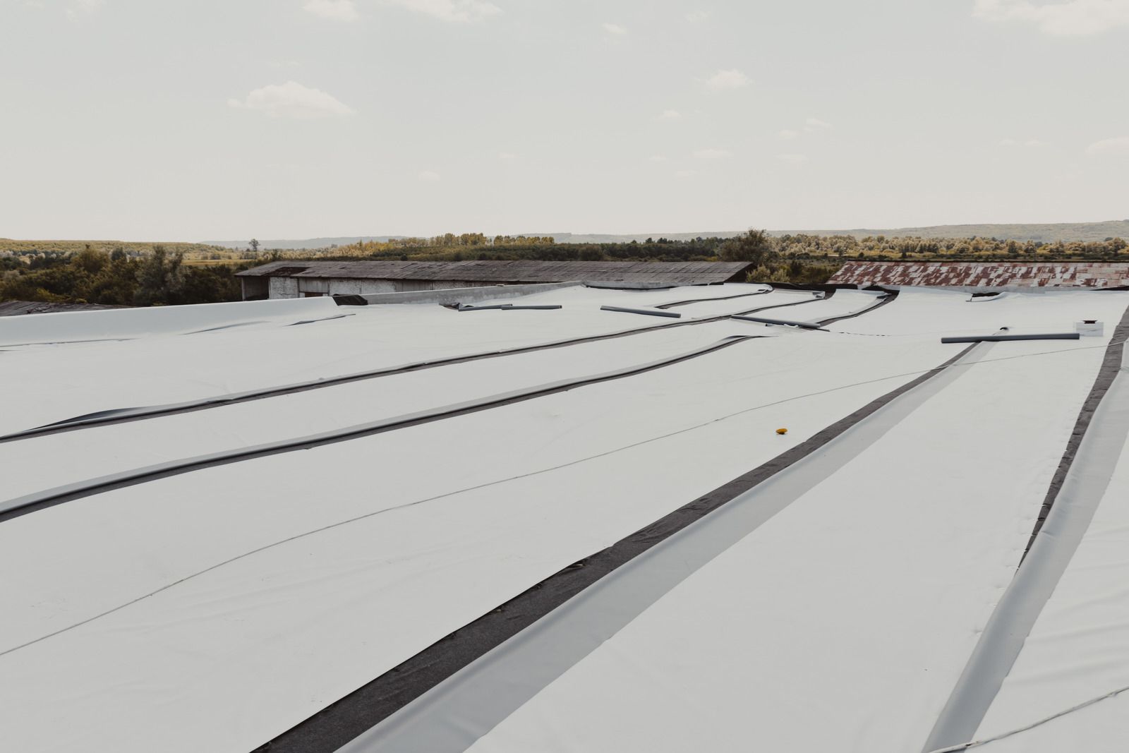 What Sets TPO Roofing Apart for Flat Commercial Buildings in Coastal Heat