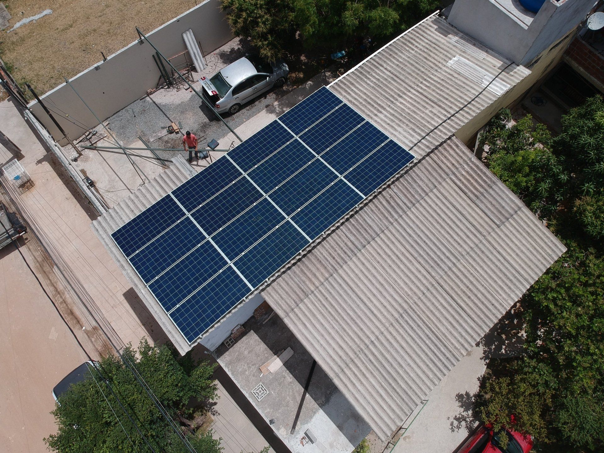 Sistema instalado no bairro de Aguas compridas, Olinda-PE. Composto por 32 módulos Solar Fotovoltaico de potência 335Wp e inversor string. Com plataforma para monitoramento Online.