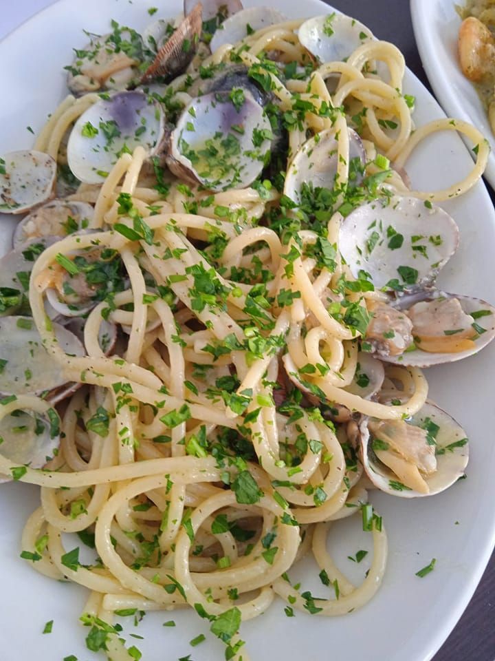 Spaghetti con le vongole - Ristorante Castellammare del Golfo - Ristorante Petrolo