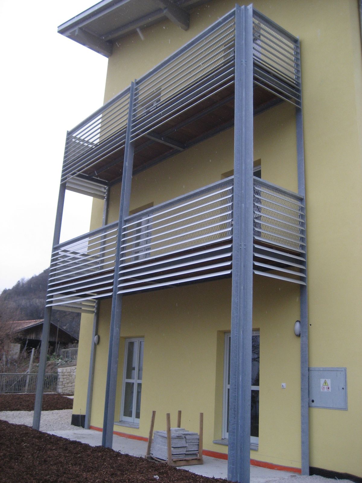 Edificio con balconi