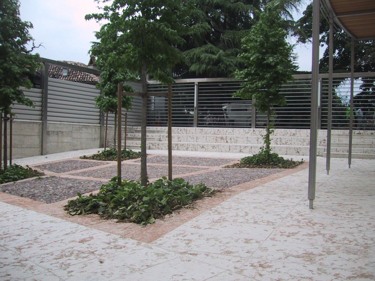 Giardino con alberi