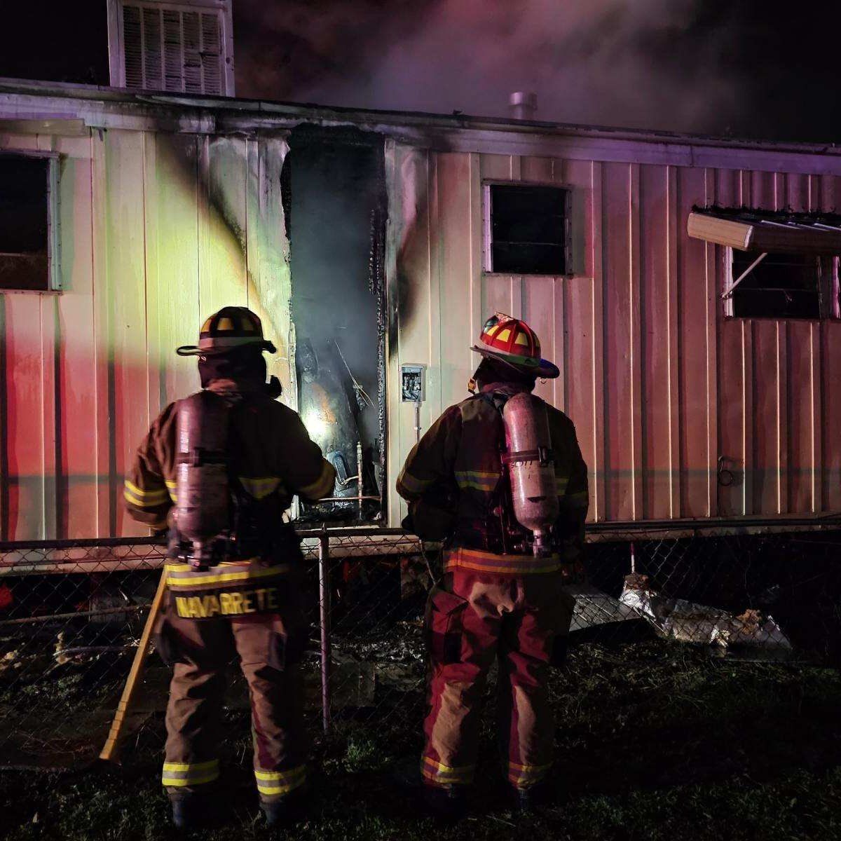Prescott FD crews battle a mobile home fire
