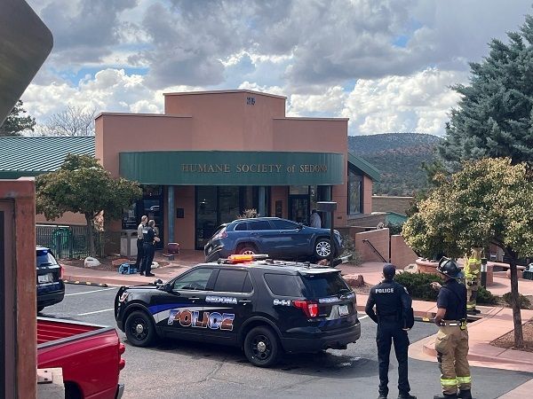 Driver uninjured after minor crash outside of Sedona Humane Society