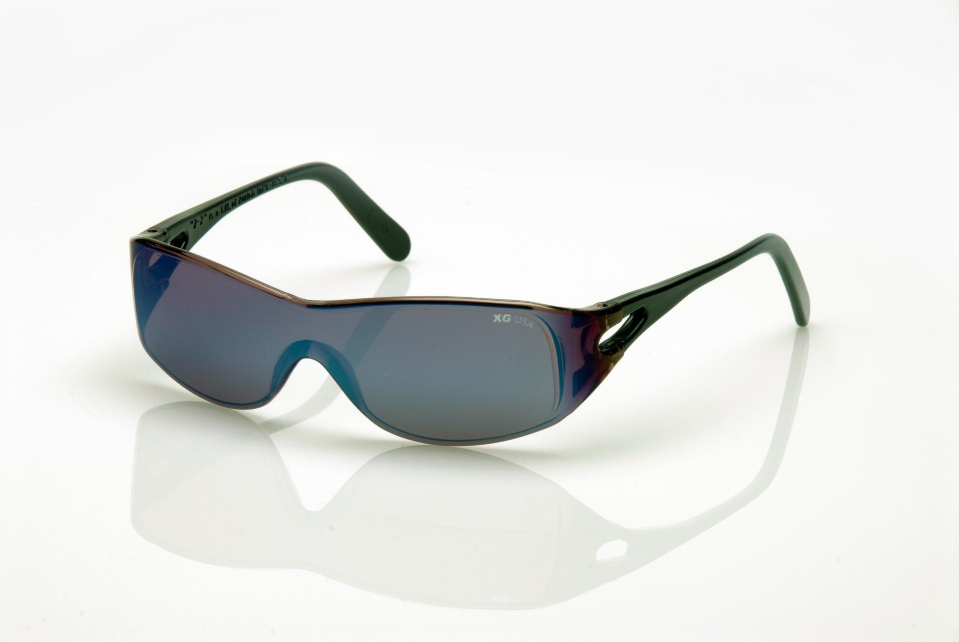 Pilot style sunglasses