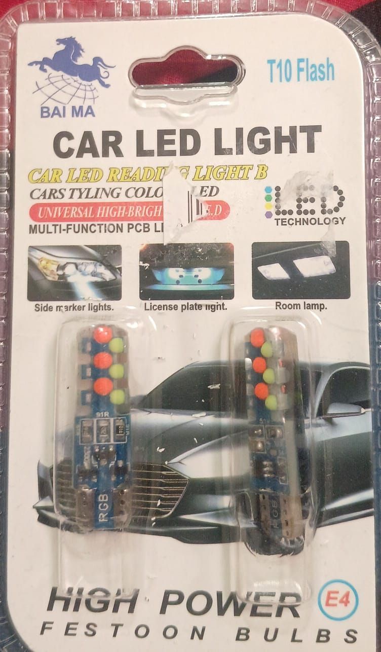 Paquete de luces LED para coche con dos bombillas LED. Incluye texto y un gráfico del coche.