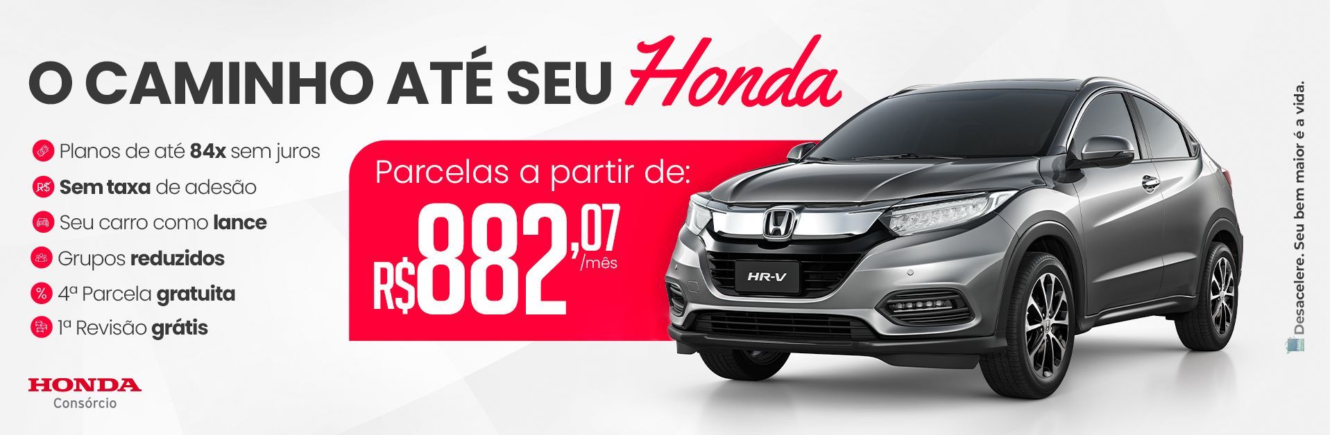 Anúncio da Honda Consórcio, mulher com chaves do carro, carro e fundo vermelho.
