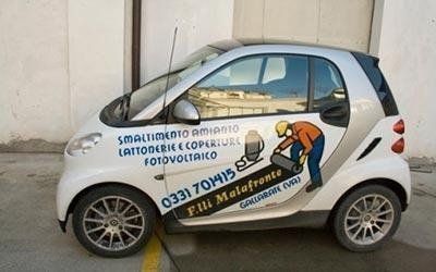macchina della ditta di Gallarate specializzata in coperture per l'edilizia