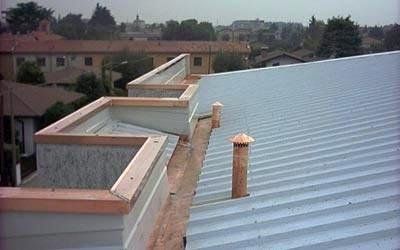 messa in posa di canali di gronda per coperture edili