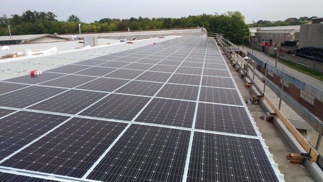 efficienza energetica e riqualificazione degli edifici tramite installazione di pannelli solari