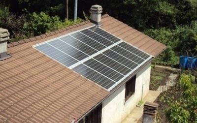 tetto con pannelli solari