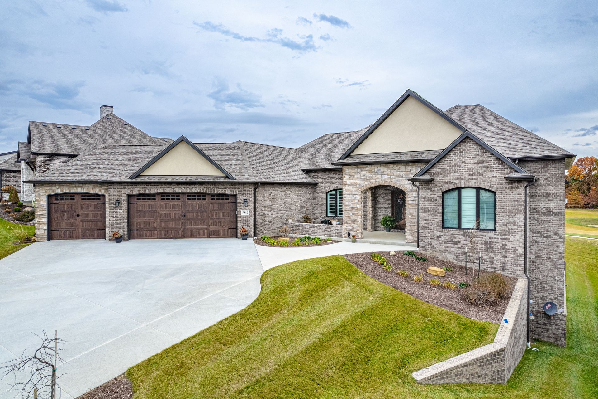 Design a Beautiful Custom Home That Is Both Timeless & Trendy With Rave Homes in Mid-Missouri.