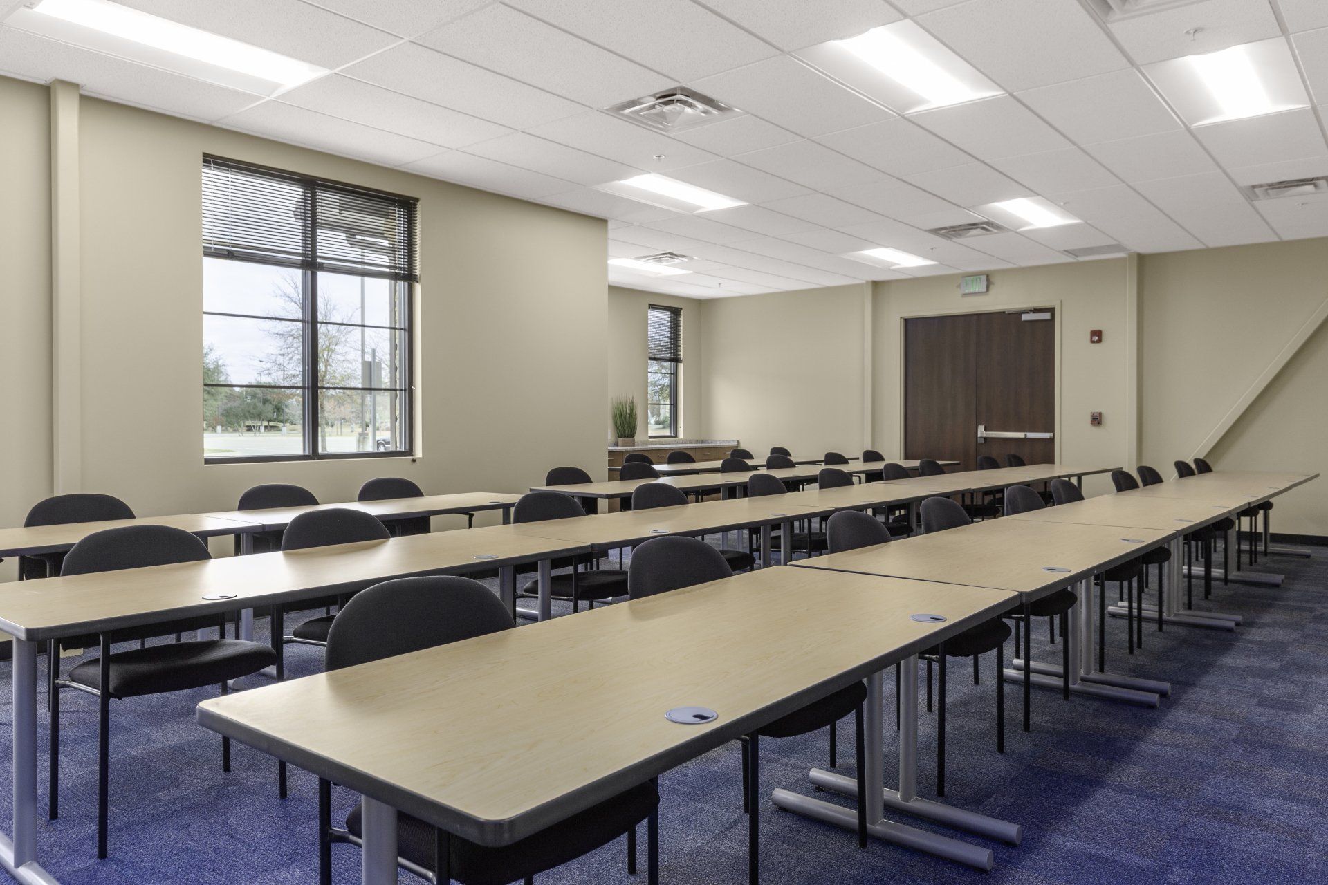 A room with a lot of tables and chairs in it