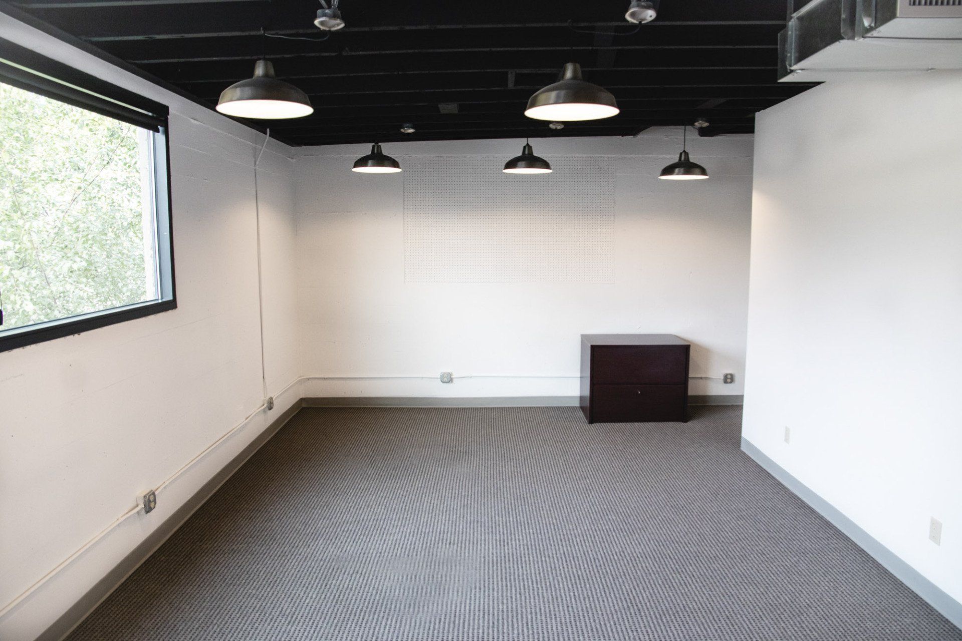 7721 - 7733 SE 13th Ave lounge