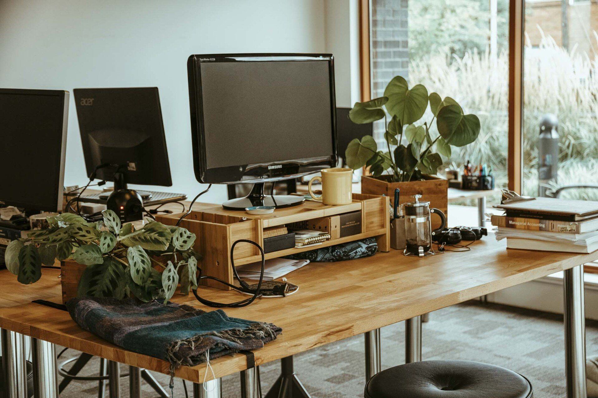 Urban Flex - St. Johns Coworking space desk