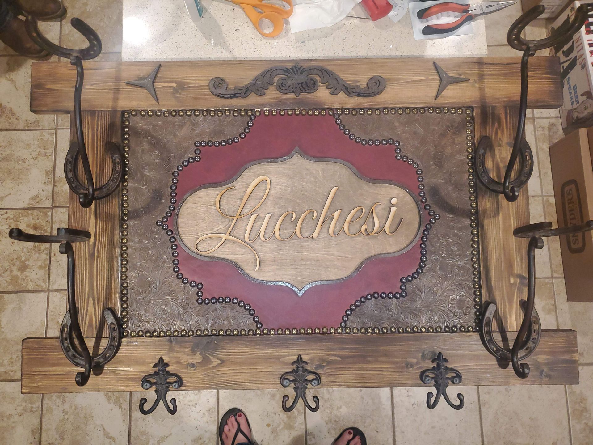 A wooden sign with the word lucchetti on it