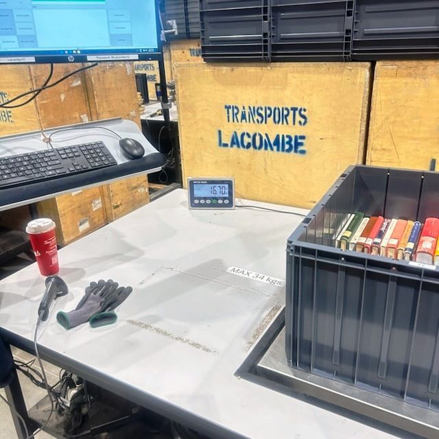 EVJC - Main doeuvre dentrepôt