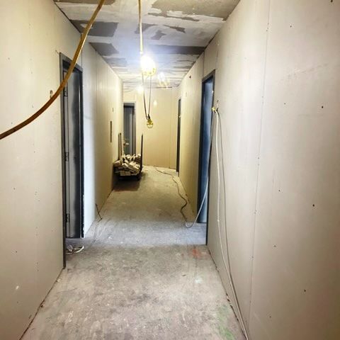 EVJC - Manoeuvres sur un chantier de construction commercial