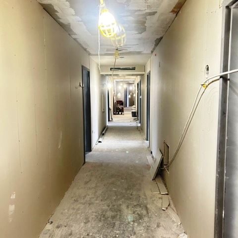 EVJC - Travaux sur un chantier de construction commercial.jpg